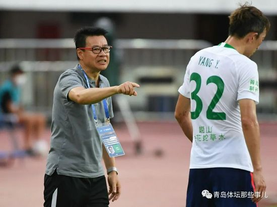 ” 郭书瑶露胸短裙可爱亮相 称赞林依晨为心中女神 2013-08-23 由郭书瑶所主演的两部电影《志气》、《大野狼和小绵羊的爱情》顺利通过金马第一阶段初选，演技大跃进获得一致好评，瑶瑶兴奋表示：“很开心，感谢大家的肯定。